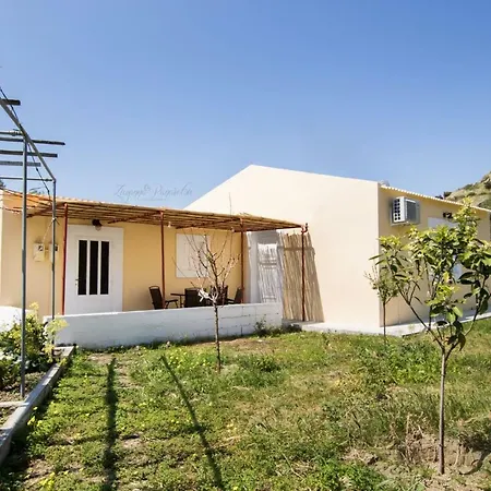 Lothiko House With Big Yard Apartmán